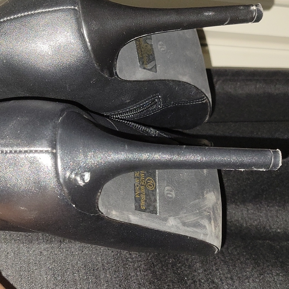 Boots - Picture 7 of 9